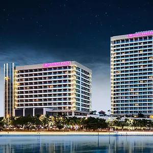 Crowne Plaza Center By Ihg Resort Sanya